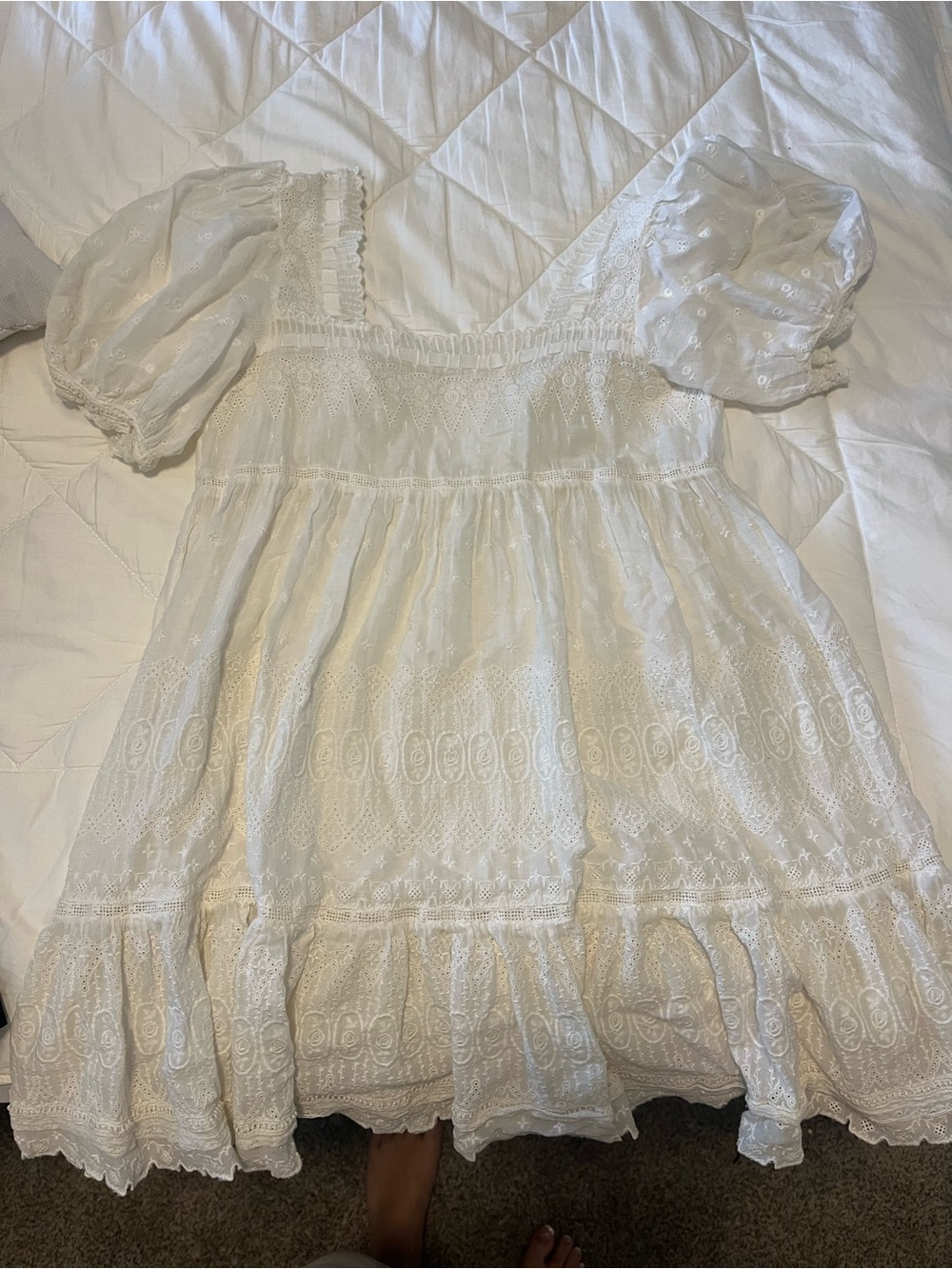 Doên White Eyelet Puff Sleeve Babydoll Dress